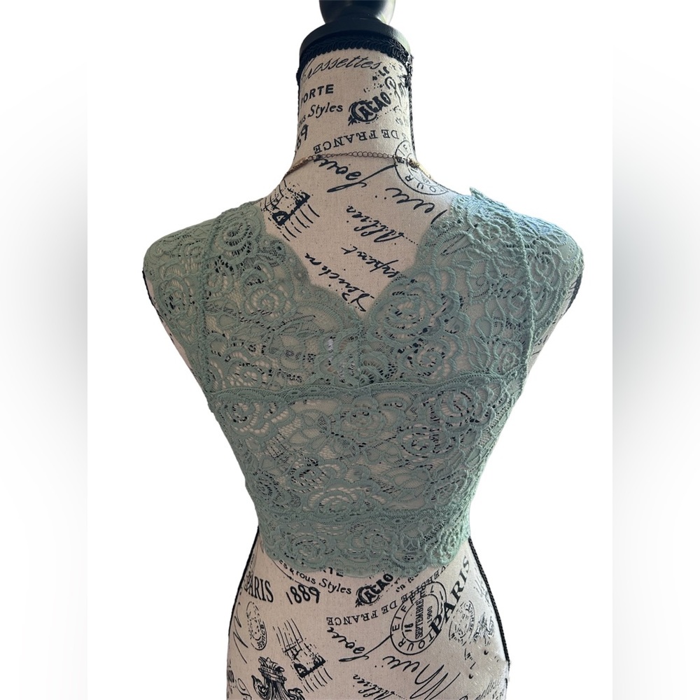 NWT Lace Crop Top | One Size | Must-Have Essential| 💫Selling Fast💫 - Picture 3 of 3